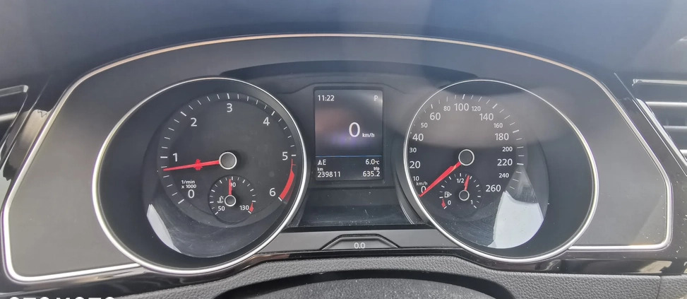 Volkswagen Passat cena 57900 przebieg: 240000, rok produkcji 2018 z Kutno małe 154